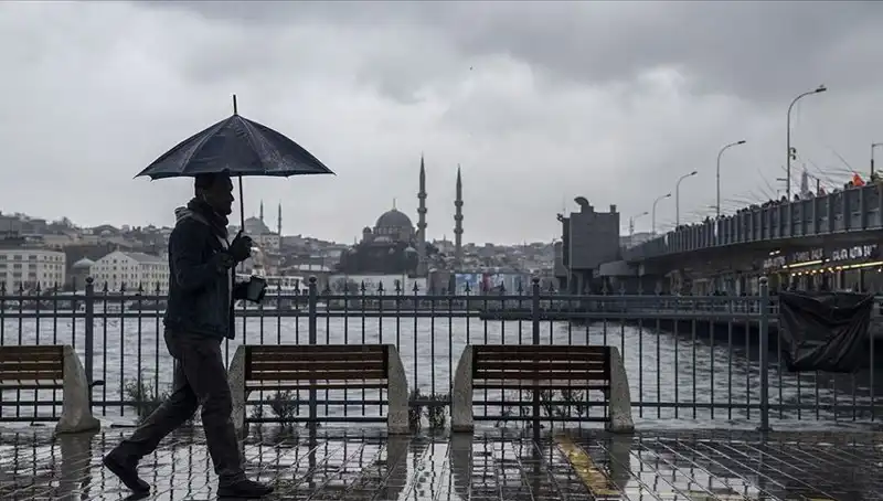 İstanbul'da Geri Dönen Kış Havası: Bugün Yağmur, Yarın Kar Bekleniyor!