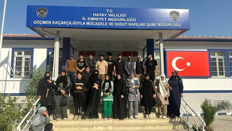 Minibüste Sınırı Aşmaya Çalışan 24 Göçmen Yakalandı!