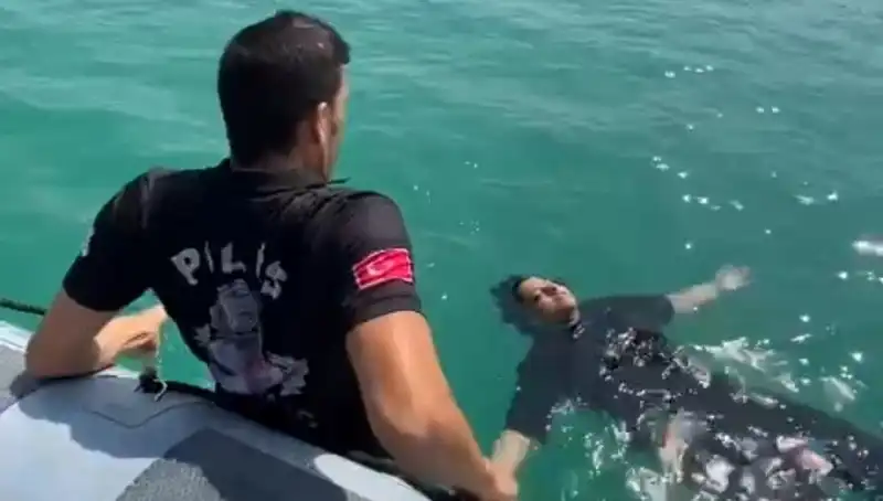 Baraj Gölünde Düşen Kadını Gemi Adamları Muazzam Bir Başarıyla Kurtardı