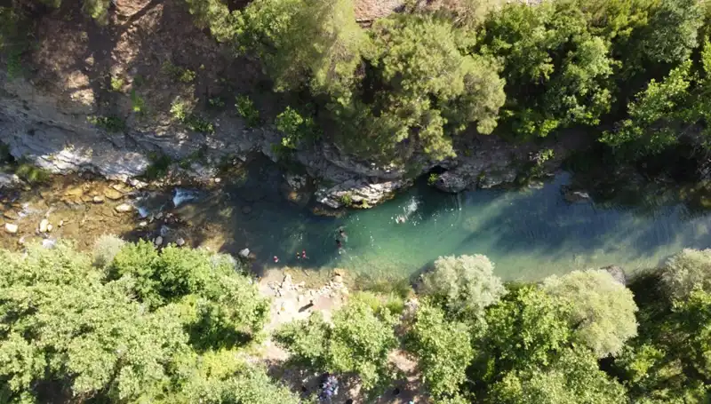 Adana’da Bunalttıcı Nem, Yaylacıları Doğal Sulara Koştu!