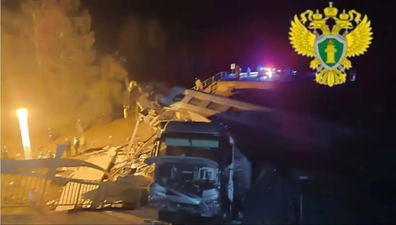 Rusya'da Şok Eden Altyapı Çökmeleri: İki Köprü ve Tren Kazası