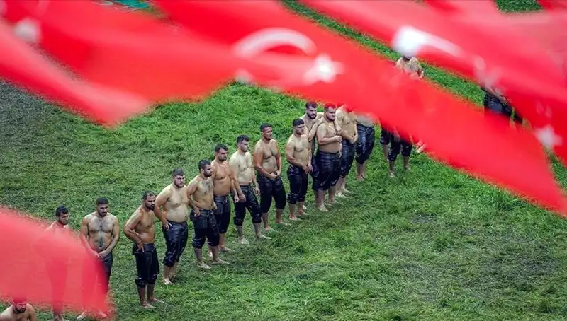 Tarihi Kırkpınar Yağlı Güreşleri'nde 40 Başpehlivan ve 826 Sporcu Başarı İçin Mücadele Edecek