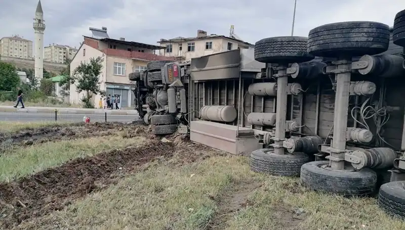 Erzurum’da Freni Boşalan TIR’ın Yol Açtığı Dehşet Verici Kaza