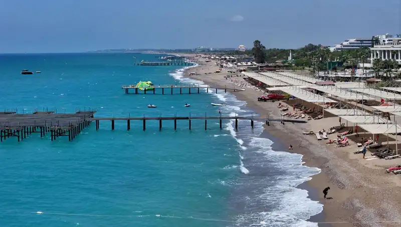 Antalya Sahillerinde Güneşli Hava, Yazı Karşılıyor