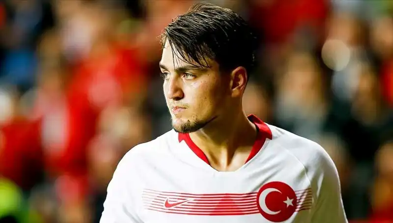 Beşiktaş, Milli Futbolcuyla Anlaşmayı Geliştiriyor: Cevabı Merak Konusu Oldu
