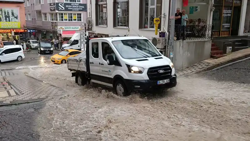 Aniden Yağmur Bastırdı: Şehirde Su Baskınları Dolu Yağışı Sonrası!