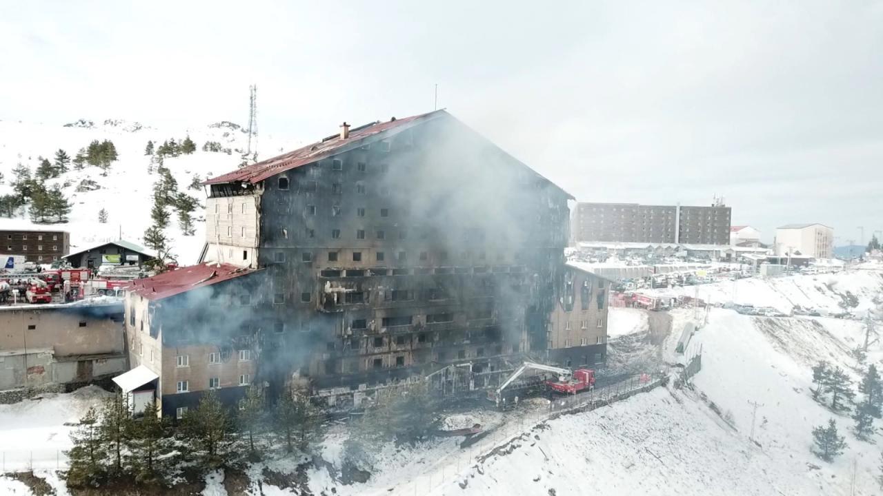 Otel yangınında 4 kişi gözaltına alındı