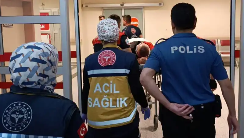 Polis Ekipleri Kaza Geçirdi: İki Yaralı Var, Olay Yeri Kaotik Anlara Tanıklık Etti