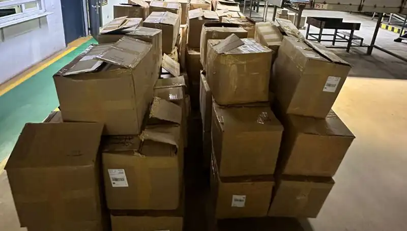 Kargo Şirketinin Deposunda Dev Tütün Operasyonu: Yüzlerce Kilo Kaçak Tütün Ele Geçirildi