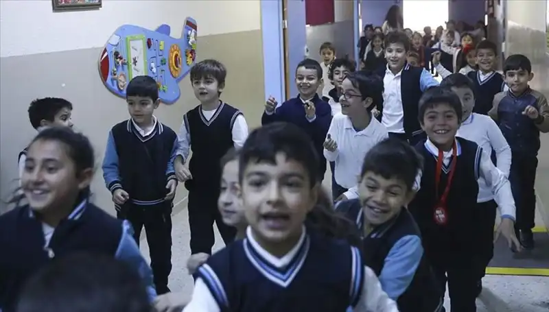 2025 yılı okulların açılış tarihi ve tatil takvimine dair merak edilenler