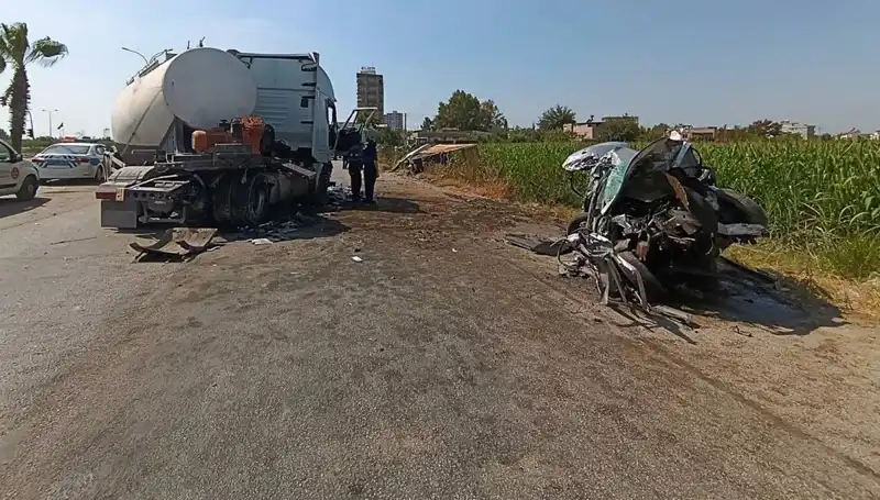 Adana'da Feci Kaza: Otomobil ve Kamyona Tanker Çarptı, Yerle Bir Oldu