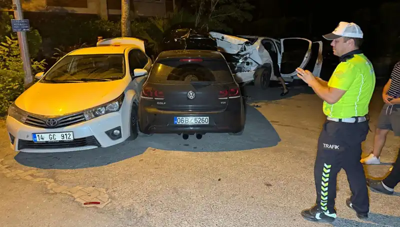 Alkollü Sürücünün Sokak Dehşeti: Üç Araç Birden Hasar Gördü!