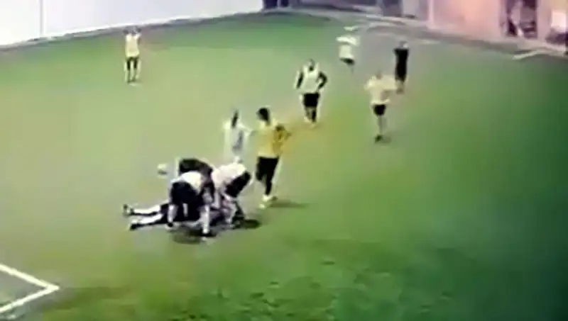 Adana'da Halı Sahada Yaşanan Trajik Olayda Üç Çocuk Babası Hayatını Kaybetti