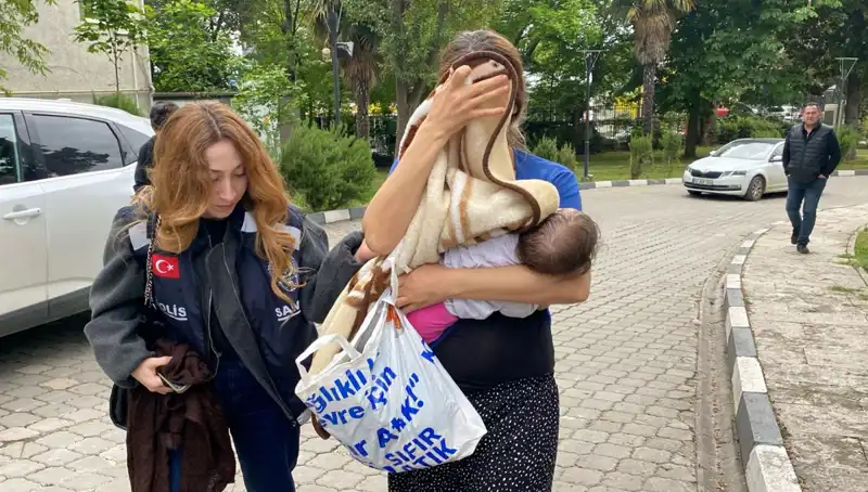 Evlerde Hırsızlık Yapan Kadın, Gizli Kameralarla Yakayı Ele Verdi!