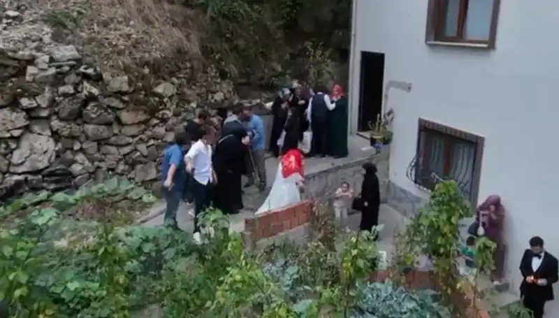 Kanlı Düğün: Kurşunlar Ortalığı Kırıp Geçirdi, Damat Kaçmayı Başardı