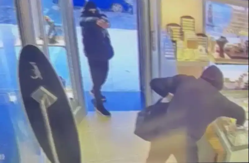Ümraniye’de Sarsıcı Soygun Girişimi: Maskeli Soyguncular Gözaltına Alındı