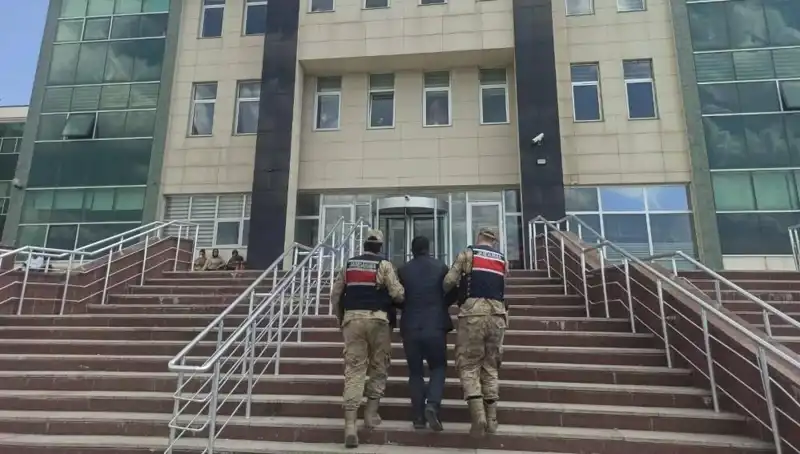 Hapis Ceza İle Aranan Şahıs, Saklandığı Yerde Polisi Şaşırttı