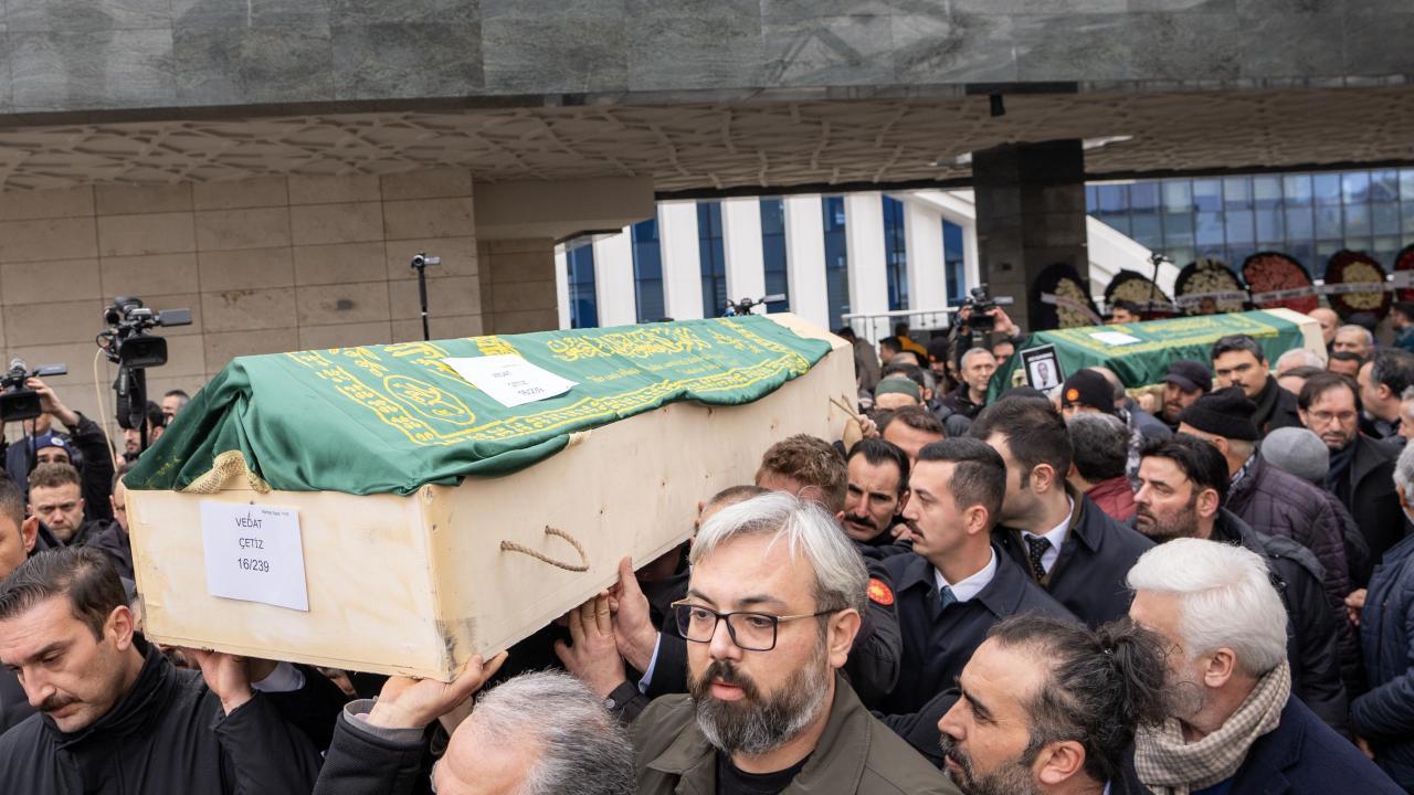 Bolu'daki Faciada Hayatını Kaybedenlerin Toprağa Verilme Törenleri Gerçekleştirildi