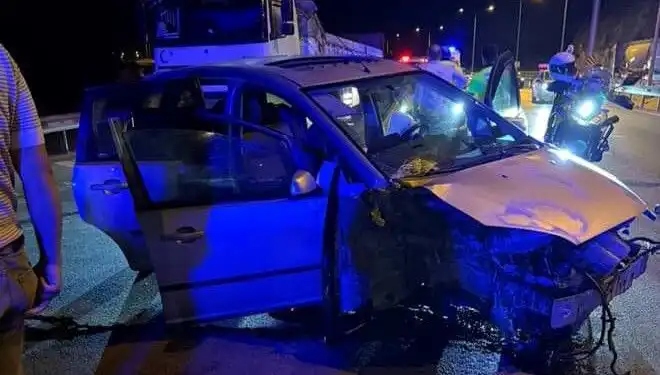 Otomobil Bariyere Çarptı: Korkunç Kazada Bir Hayat Kaybı, Üç Yaralı