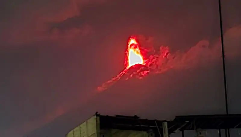 Fuego Yanardağı Patladı: 30 Bin Kişi Tahliye Ediliyor!