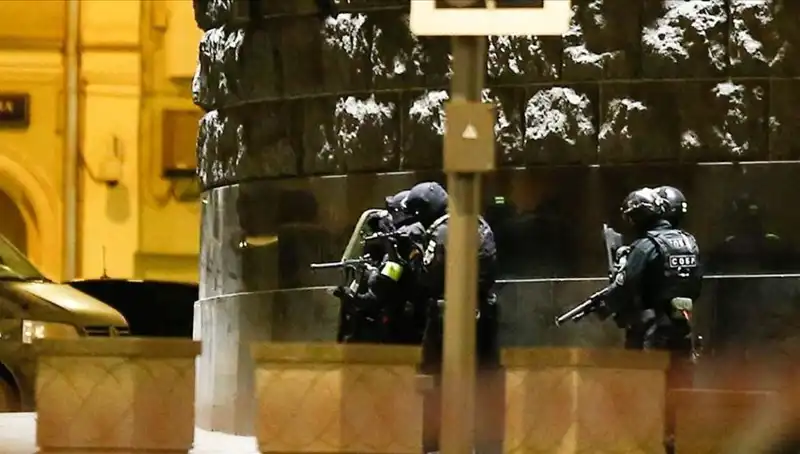 Rusya'da Korkunç Silahlı Saldırı: Bir Adam Çatıdan Rastgele Ateş Açtı