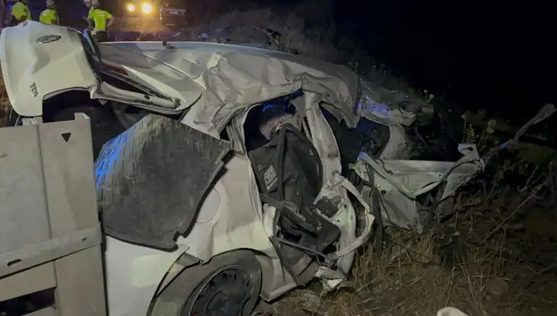 Ters Yöne Giren Otomobilin Tankerle Çarpması: 1 Ölü, 2 Yaralı
