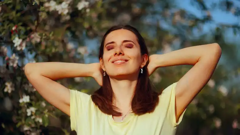 Yaz Aylarında D Vitamini Almanın Sırrı: Güneş Işığından Ne Zaman Yararlanmalıyız?