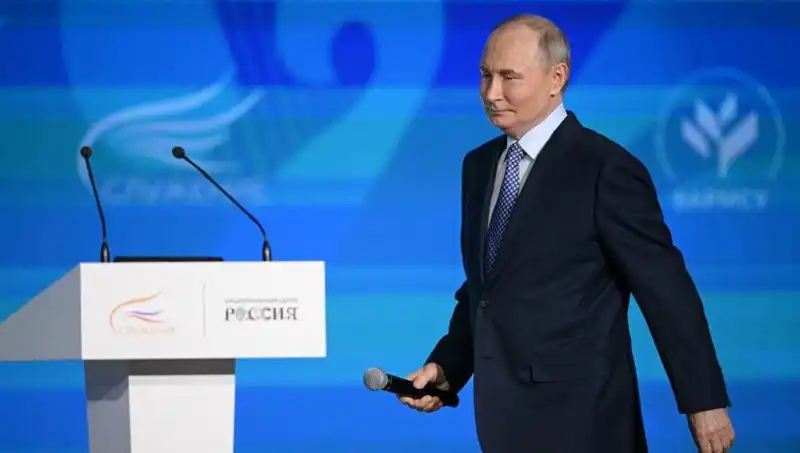 Rusya'nın Yabancı Ajan Yasası: Putin'den Tartışmalı Adım!