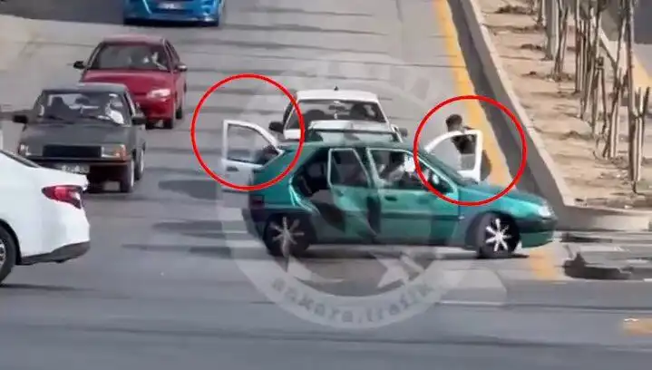 Trafikte Kılıç ve Bıçaklarla Saldırı: Güvenlik Güçleri Harekete Geçti