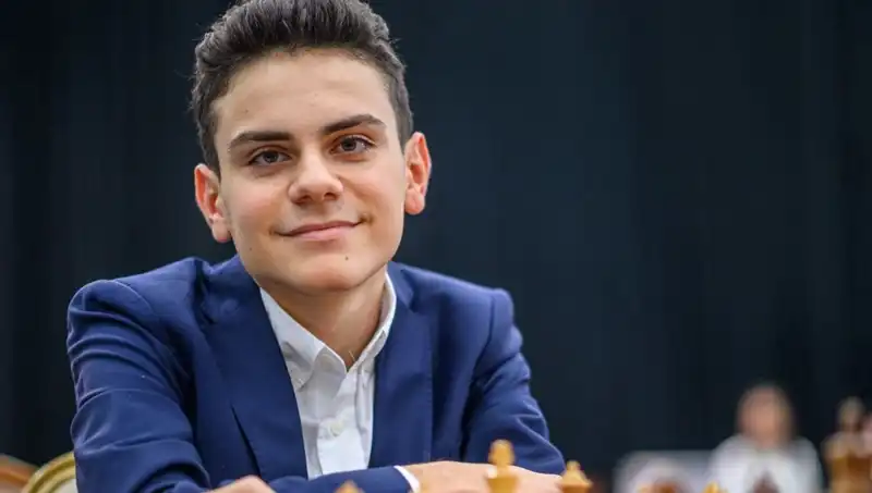 16 Yaşındaki Türk Sporcunun Tarihi Zaferi: Dünya Şampiyonunu Yendi!