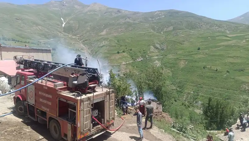 Van'da Evde Yangın Faciası: Kayıp Hayat ve Acı Dolu Anlar