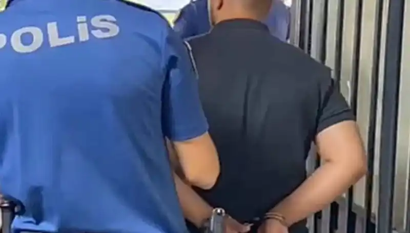İzmir'de Polise Saldıran Şahsın Gözaltı Süreci ve Tutuklanması