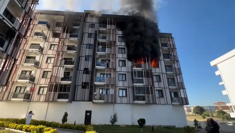 Çanakkale'de Gece Yarısı Yangın: Korku Dolu Anlar Yaşandı